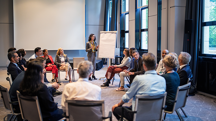 人力资源公司九州ku游官网国际认为中国制造业企业出海应从人才培养与人才开展双驱动模型管理国际化人才